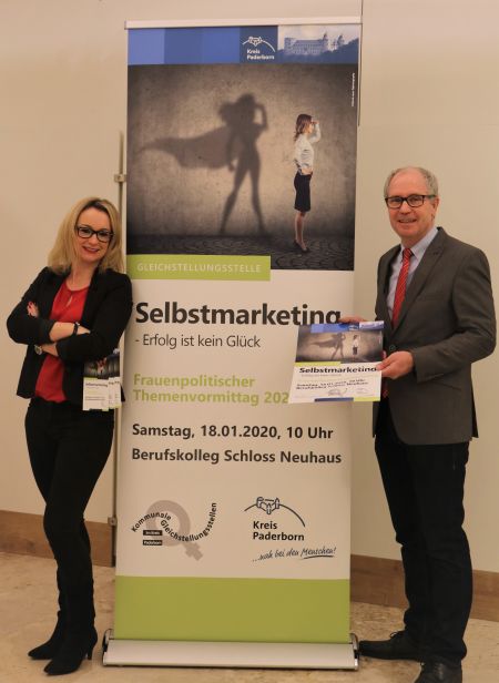 Frauenpolitischer Themenvormittag: Empowerment und Selbstmarketing sind die Zauberworte, die Frauen helfen können, beruflich erfolgreich zu sein und gleichzeitig authentisch zu bleiben:  Simone Böhmer, Gleichstellungsbeauftragte des Kreises Paderborn und Landrat Manfred Müller laden ein zum Frauenpolitischen Themenvormittag. Bildnachweis: Amt für Presse- und Öffentlichkeitsarbeit, Kreis Paderborn, Ulrike Sander   Selbstmarketing ist kein Glück. Themenvormittag für Frauen